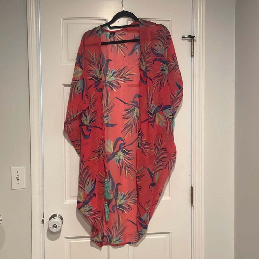 Cover up kimono. One size. Fit me at size 10 to size 16